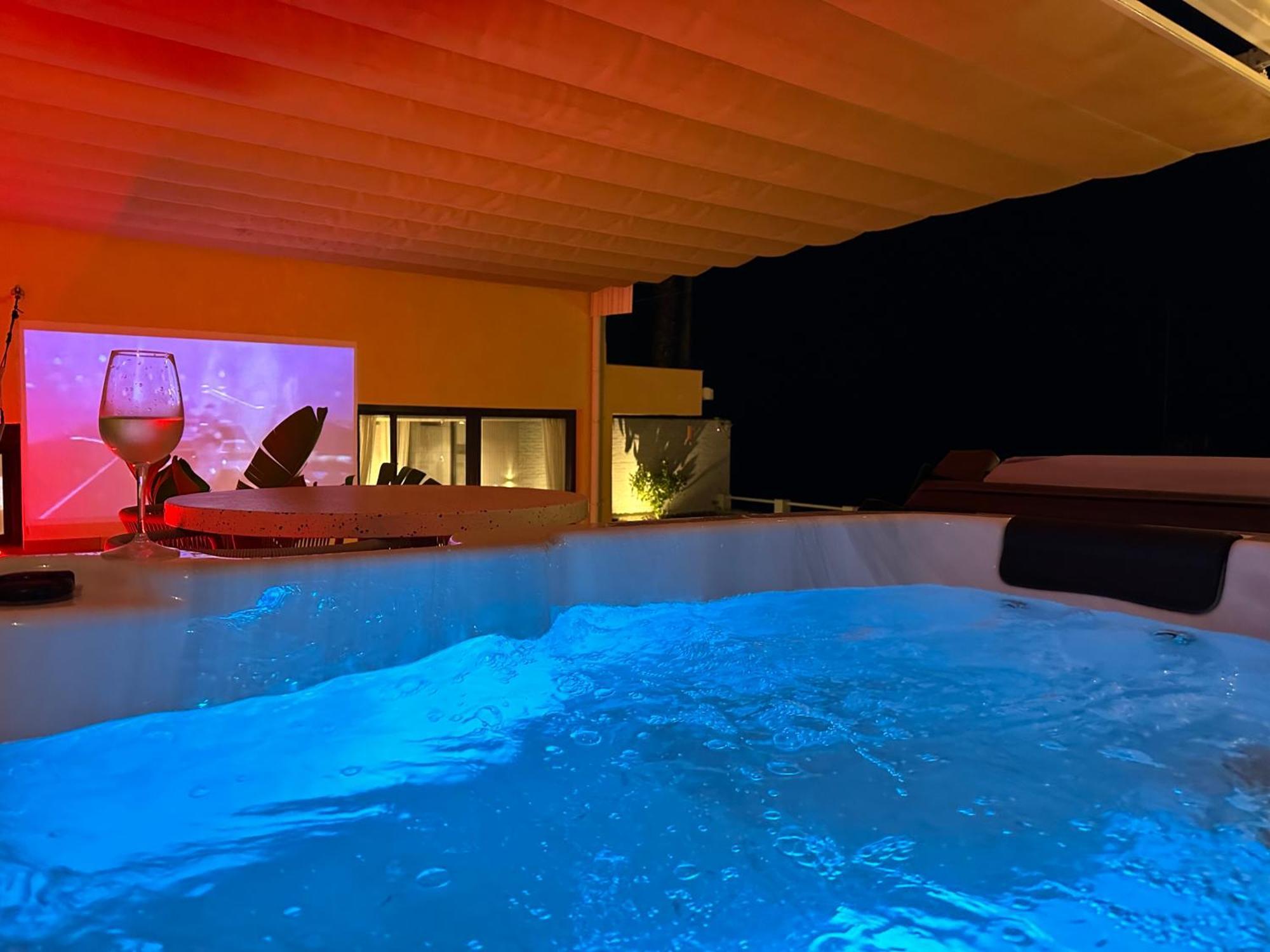 Private 250Sqm Garden Duplex, Jacuzzi, Cinema, Sea View Escape Lägenhet Torremolinos Exteriör bild